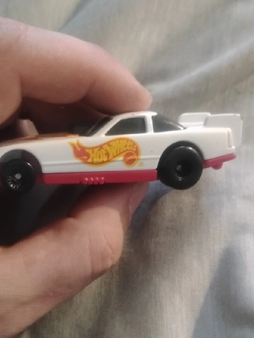 Hot Wheels white red